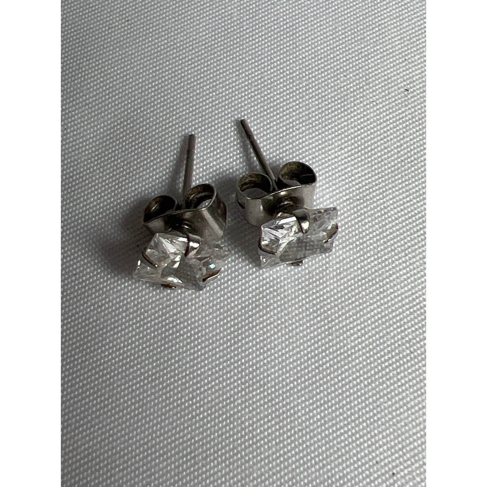 Square Cut Unbranded Stud Earrings Unisex OS Silver Excellent